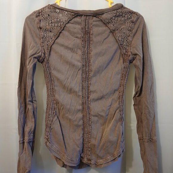 FREE PEOPLE Shell Lace Henley T-shirt Top XS Wine Scoop neck Gold Coast LS - Picture 7 of 11